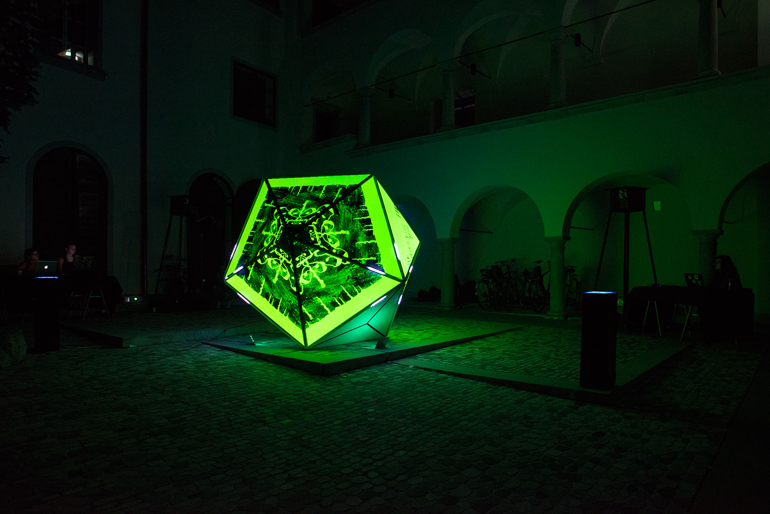 Laboratorij Svetlobne Gverile. SVETLOBNA GVERILA Ljubljana 2020. Photo DK (2)